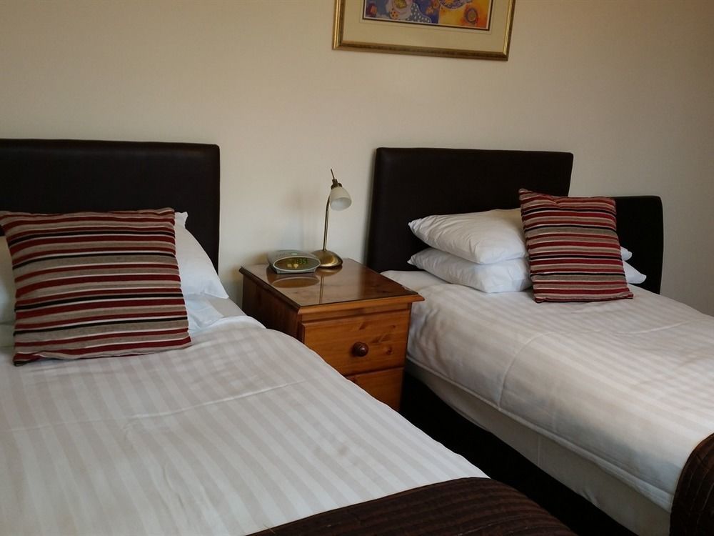 Penryn Guest House, Ensuite Rooms, Free Parking And Free Wifi Stratford-upon-Avon Exterior foto